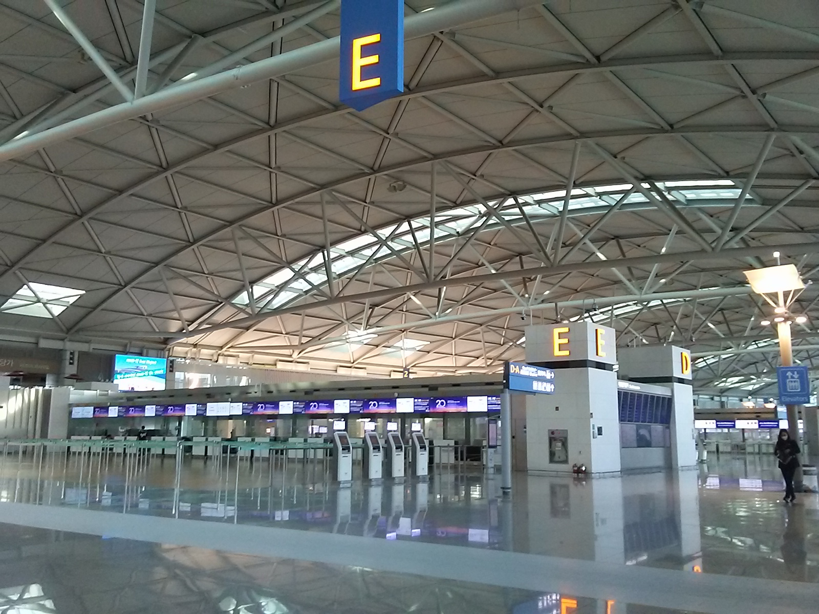 Departures hall, Incheon International Airport Terminal 1